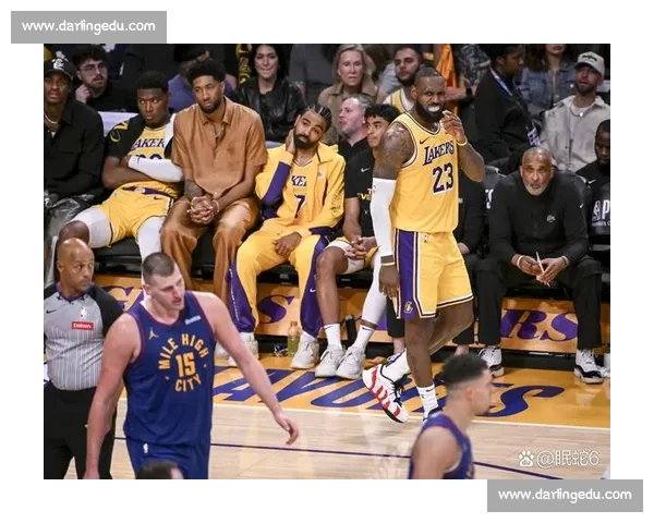 鹈鹏VS湖人关键对决西部排名悬念升级全场看点解析明星球员表现左右胜负走势