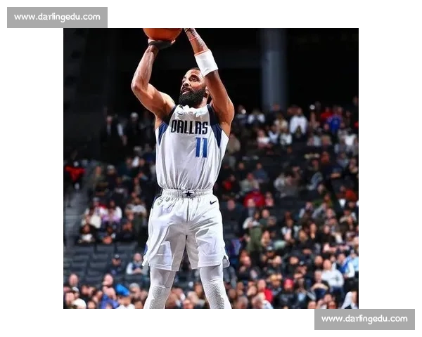 欧文领衔篮网挑战强敌全力以赴，赛场激情碰撞精彩纷呈